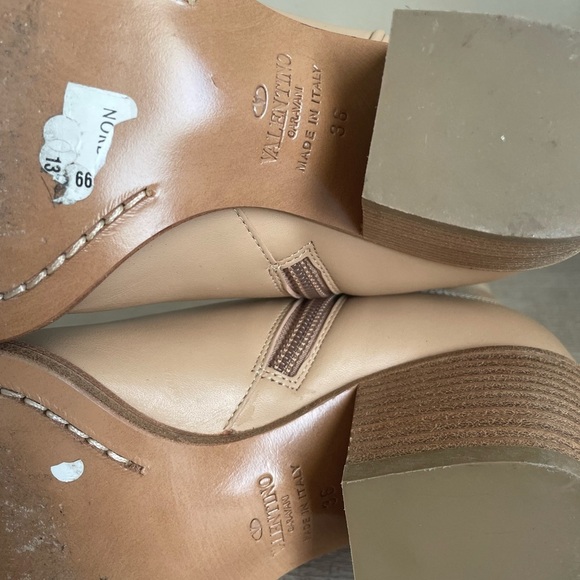 Authentic Valentino Garavani Calfskin Embroidered boots.Pre-owned.Comes with box - Picture 7 of 15